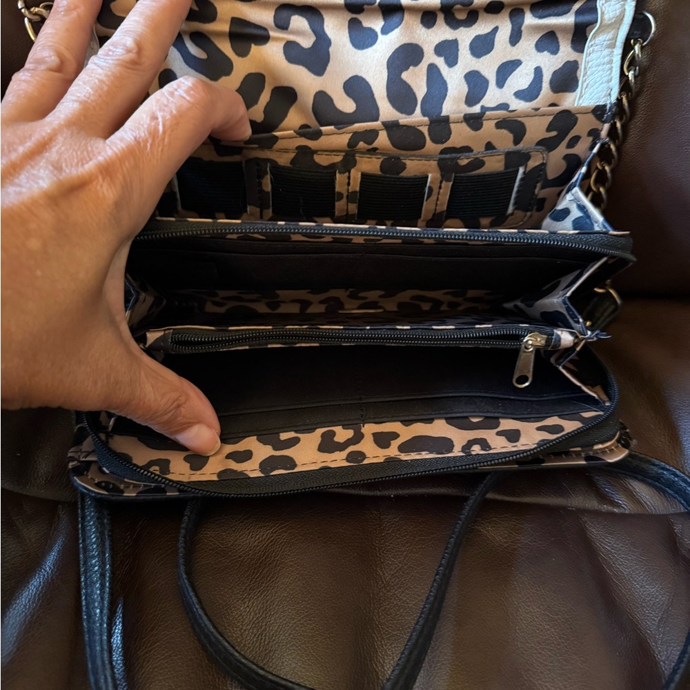 Jessica Simpson Crossbody Bag-embossed Black, Gray, and off White EUC - Picture 6 of 10